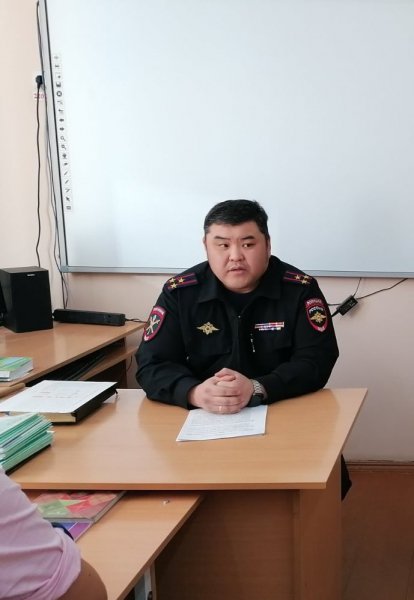 В Хоринском районе полицейские проводят профориентационные встречи с будущими выпускниками школ